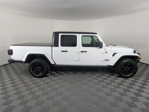 Used 2021 Jeep Gladiator Sport image 4