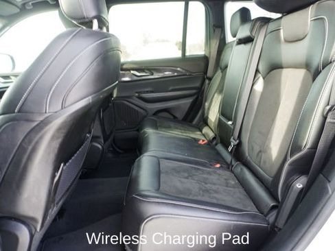 Used 2023 Jeep Grand Cherokee Altitude image 8