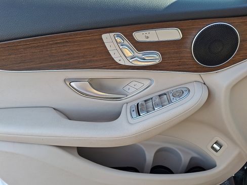 Used 2021 Mercedes-Benz GLC 300 4MATIC image 12