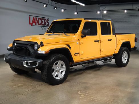Used 2021 Jeep Gladiator Sport AWD/4WD image 3