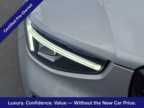 Certified 2023 Volvo XC40 B5 Plus AWD/4WD image 10