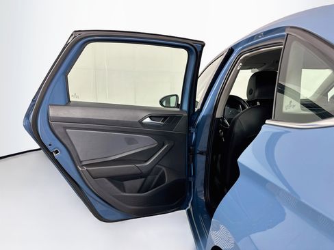 Used 2025 Volkswagen Jetta SE FWD image 25