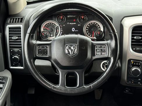 Used 2019 RAM 1500 Classic SLT w/ Luxury Group image 18