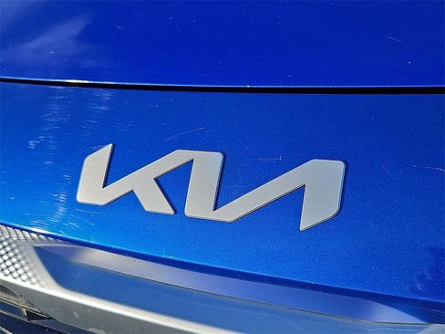 Certified 2023 Kia Seltos S image 11