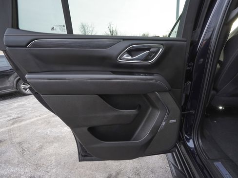 Used 2023 GMC Yukon SLT w/ SLT Premium Package image 12