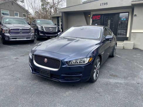 Used 2017 Jaguar XE Prestige RWD image 2