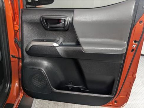 Used 2018 Toyota Tacoma SR5 image 18