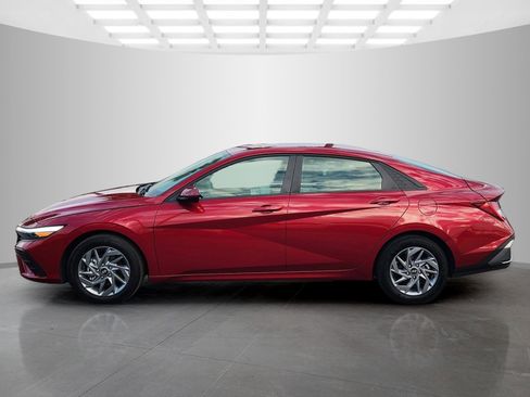 Certified 2025 Hyundai Elantra Blue image 2