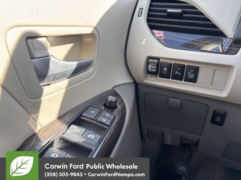 Used 2015 Toyota Sienna XLE w/ XLE Navigation Package image 19