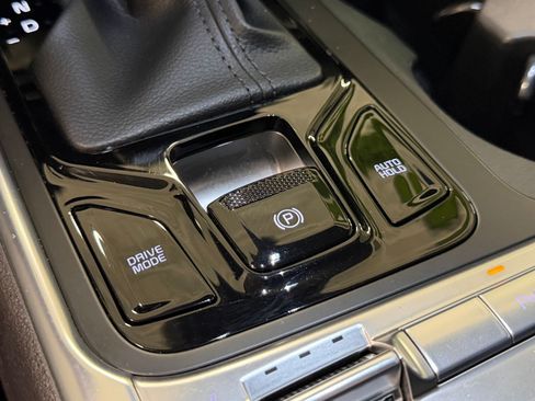 Used 2025 Kia Carnival SX FWD image 23