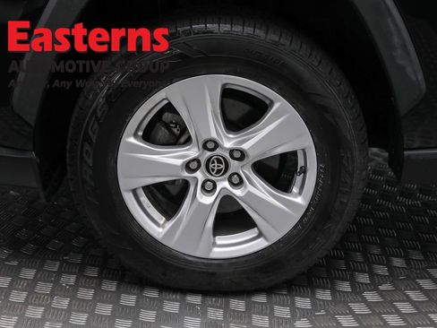 Used 2021 Toyota RAV4 XLE w/ Convenience Package image 33