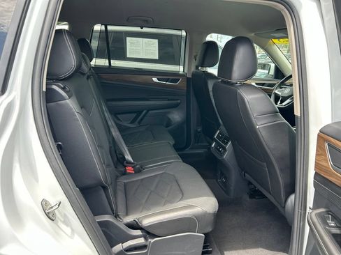 Used 2025 Volkswagen Atlas SE FWD image 45
