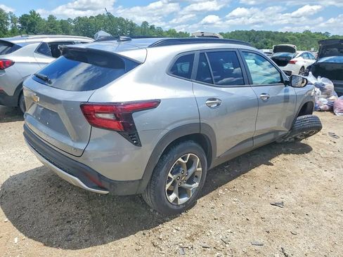 Used 2026 Chevrolet Trax LT FWD image 3