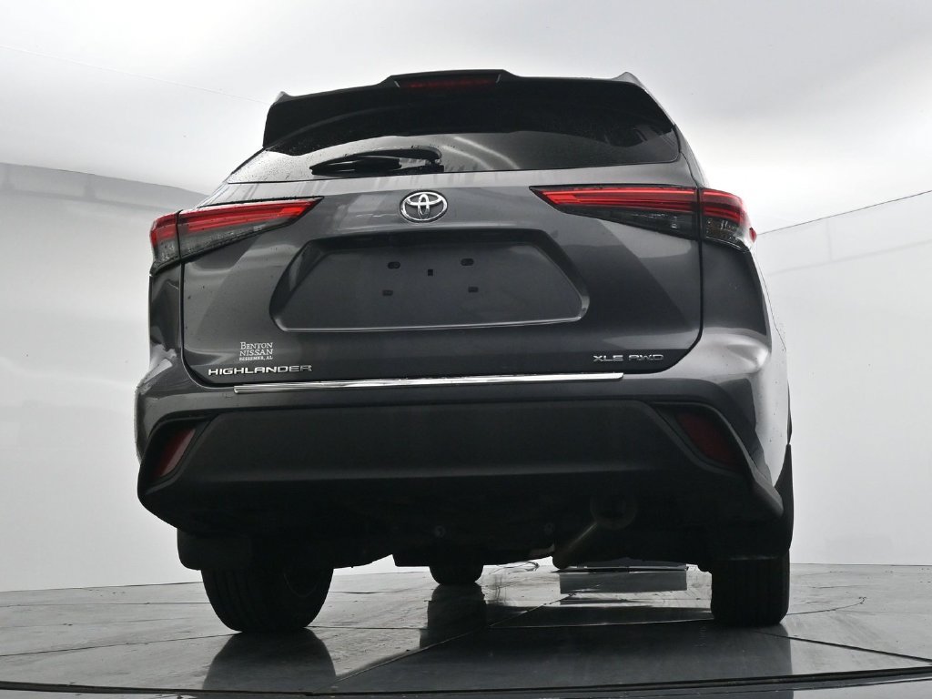 Used 2022 Toyota Highlander XLE AWD/4WD image 21