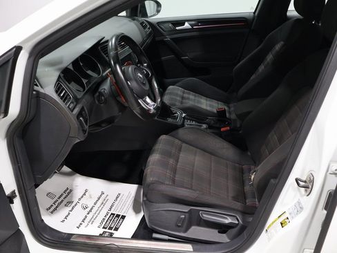 Used 2017 Volkswagen Golf S image 8