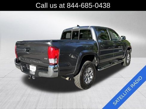 Used 2017 Toyota Tacoma SR5 w/ Tow Package RWD image 5