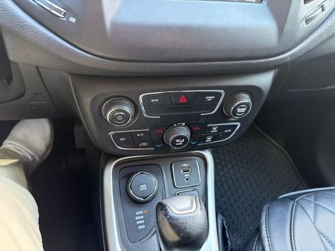 Used 2019 Jeep Compass Latitude w/ Cold Weather Group AWD/4WD image 6