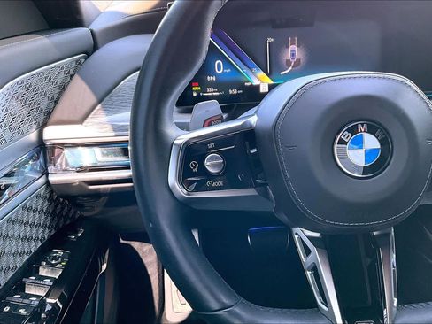 Used 2023 BMW 760i xDrive AWD/4WD image 25