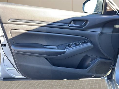 Used 2024 Nissan Altima 2.5 S image 14