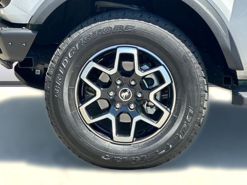 Used 2024 Ford Bronco Outer Banks AWD/4WD image 12