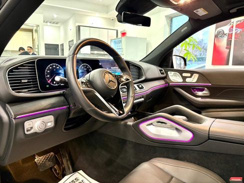 Used 2025 Mercedes-Benz GLE 350 4MATIC image 11