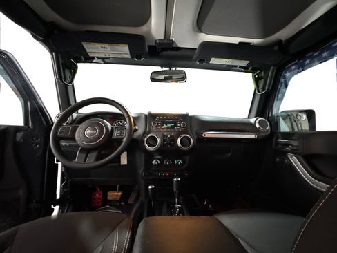 Used 2017 Jeep Wrangler Unlimited Rubicon w/ Max Tow Package image 13