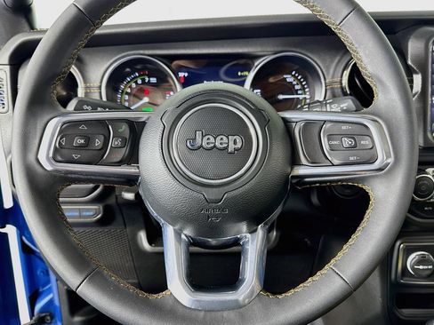 Used 2023 Jeep Wrangler Unlimited Sahara AWD/4WD image 43