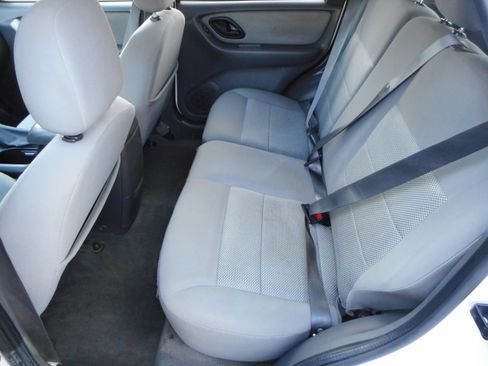 Used 2005 Ford Escape 4WD Hybrid image 17