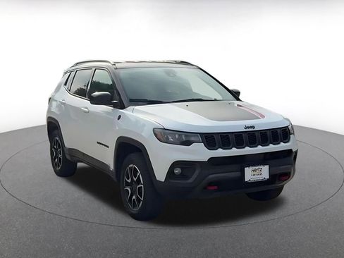 Used 2025 Jeep Compass Trailhawk AWD/4WD image 3