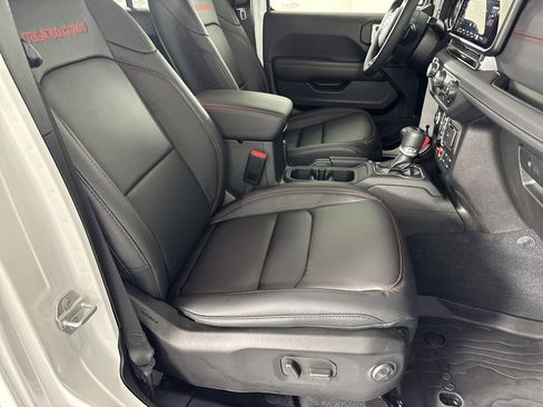 Used 2025 Jeep Wrangler Unlimited Rubicon image 11