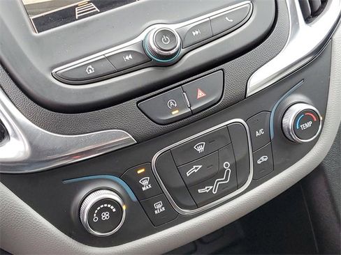 Used 2022 Chevrolet Equinox LS w/ LS Convenience Package image 17