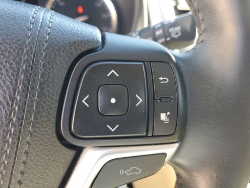 Used 2016 Toyota Highlander Limited Platinum image 26