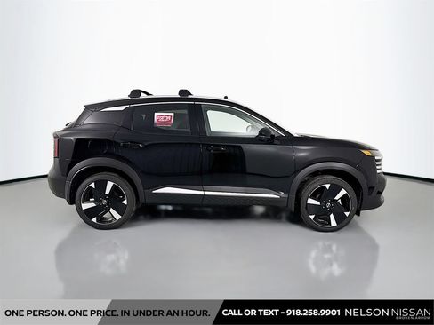 New 2026 Nissan Kicks SR w/ SR Premium Package FWD image 4