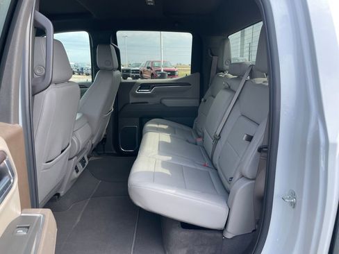 Used 2025 GMC Sierra 1500 SLT image 9