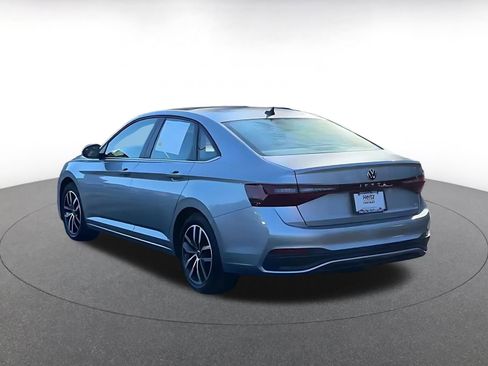 Used 2025 Volkswagen Jetta SE image 11