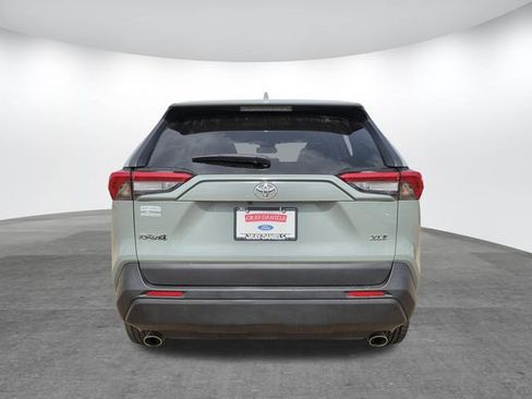 Used 2020 Toyota RAV4 XLE Premium image 5