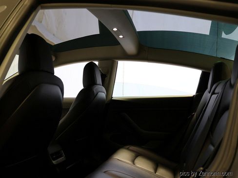 Used 2023 Tesla Model 3 Standard Range image 13