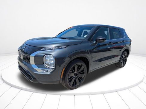 New 2026 Mitsubishi Outlander LE image 8