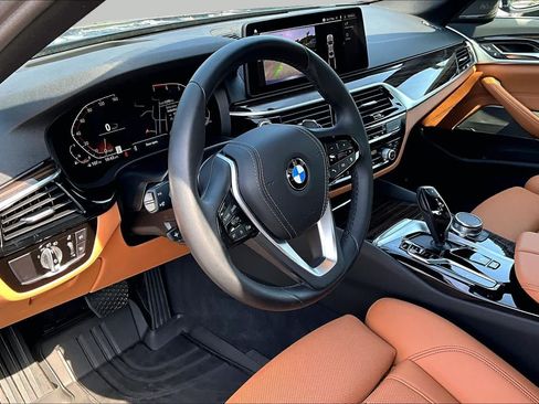 Used 2023 BMW 530i w/ Premium Package RWD image 17