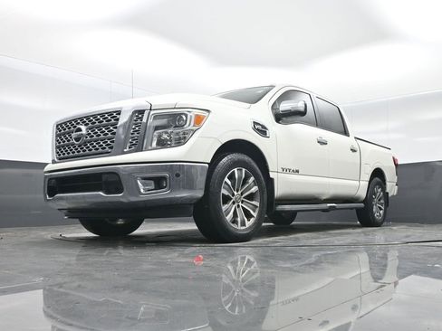 Used 2017 Nissan Titan SL image 25