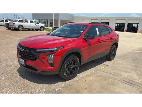 New 2026 Chevrolet Trax LT w/ Driver Confidence Package FWD image 4