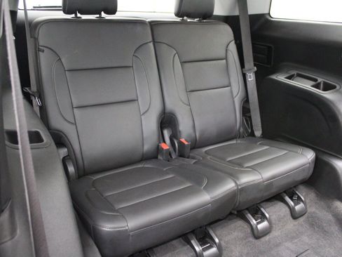 Used 2022 GMC Acadia SLT w/ LPO, Floor Liner Package FWD image 13