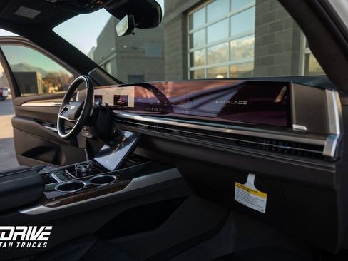 Used 2025 Cadillac Escalade Sport Platinum w/ LPO, ONYX Package image 12
