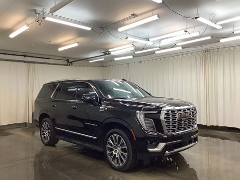 Used 2025 GMC Yukon Denali w/ Advanced Technology Package AWD/4WD image 4