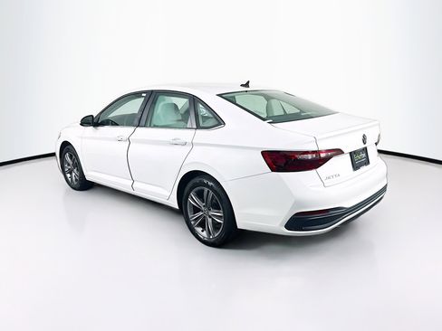 Used 2024 Volkswagen Jetta SE image 5