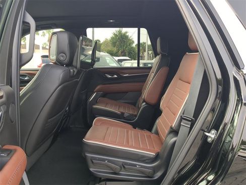 Used 2023 GMC Yukon Denali Ultimate w/ LPO, Floor Liner Package image 15