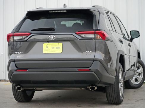 Used 2022 Toyota RAV4 XLE image 4