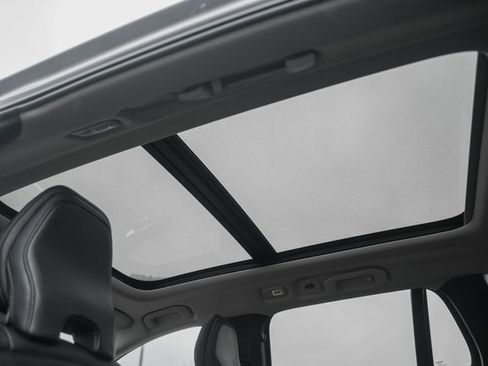 Used 2025 Volvo V60 B5 Cross Country Plus image 2