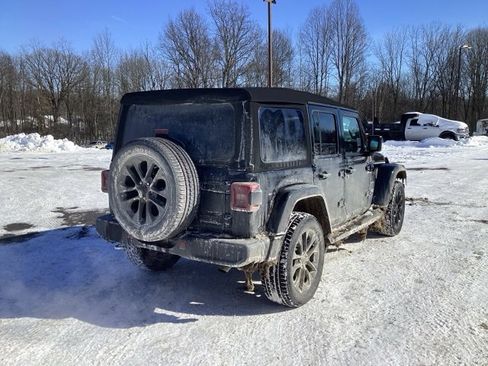 Used 2023 Jeep Wrangler Unlimited Sahara w/ Cold Weather Group image 7