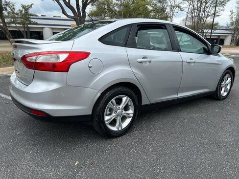 Used 2012 Ford Focus SE w/ SE Sport Pkg FWD image 9